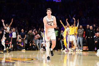 她在网球界 她在网球界